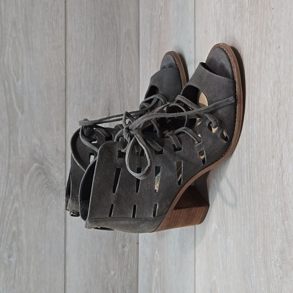 Vince Camuto Women Tressa Ankle Zip Back Heels Lace Up open toe shoes sz 6.5M - Picture 2 of 12